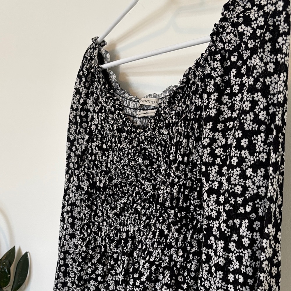 Urban Outfitters | Black and White Floral Blouse | SMALL - Picture 5 of 9